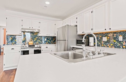Richmond Apartment | Extended Stay - Park Place #2 - Stylish, Comfort, & Convenience, Just Like Home