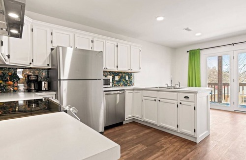 Richmond Apartment | Extended Stay - Park Place #2 - Stylish, Comfort, & Convenience, Just Like Home