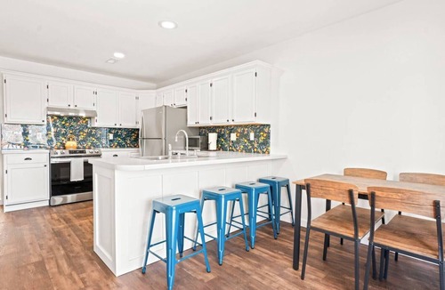 Richmond Apartment | Extended Stay - Park Place #2 - Stylish, Comfort, & Convenience, Just Like Home
