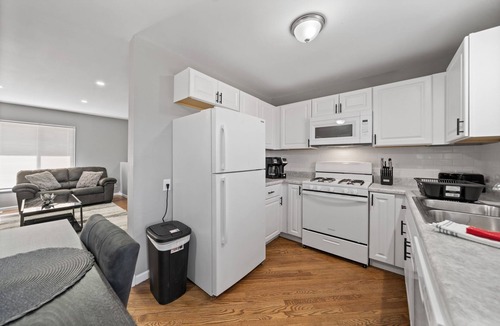 Richton Park House | Extended Stay Richton Park Rental