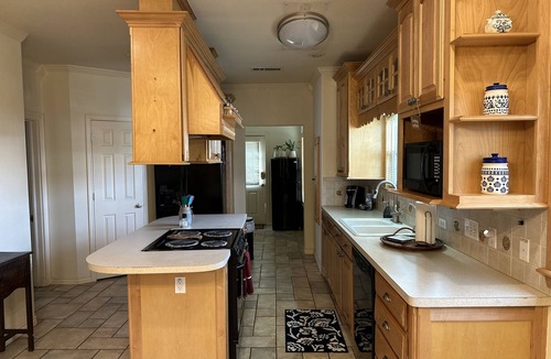 Sayles Blvd. Area House | Extended stay welcome