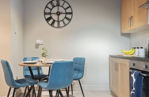 Doncaster House | Extended Stays Welcome| Sleeps 11 | FREE Parking