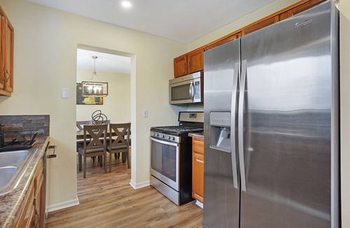 Fox Valley House | Extension Stay Naperville FHS Rental - Woodview Ct