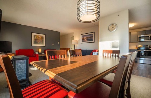 Stowe Area Apartment | Extensive 3-Bedroom | Fireside S'mores & Private Patio | Stowe Retreat