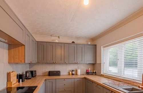 Little Stukeley House | Extensive 4 Bed close to Peterborough.