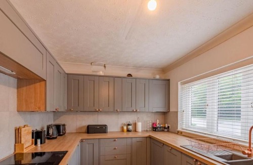 Little Stukeley House | Extensive 4 bed close to Peterborough