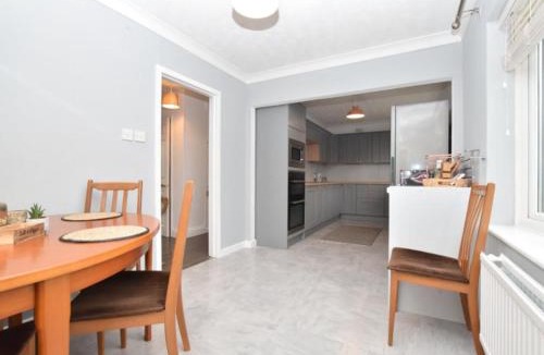 Little Stukeley House | Extensive 4 bed close to Peterborough