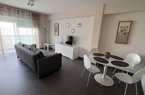 Playa Pobla de Farnals Apartment | Exterior apartment five minutes from the beach and 15 minutes from Valencia.