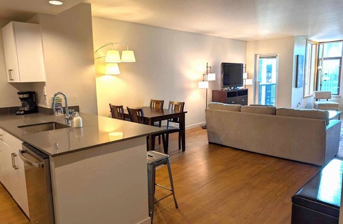 Downtown Seattle Apartment | Extra Large 2-bdrm, 2 bath at Harbor Steps - Walk to Pike Place, Waterfront!