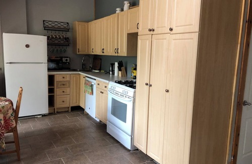 Marmora and Lake House | Extra-large 4,000 sq ft woodland retreat with authentic Wood-fired Sauna