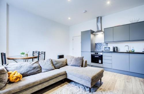 Maidstone Apartment | Extra Large Modern Studio Flat In Kent