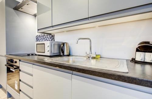 Maidstone Apartment | Extra Large Modern Studio Flat In Kent