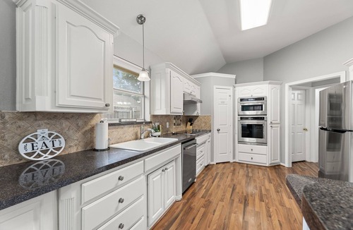 North Richland Hills Villa | Extraordinary Pool Villa - Outdoor Fun, Near Stadiums