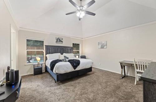 North Richland Hills House | Extraordinary Pool Villa - Outdoor fun, Near Stadiums