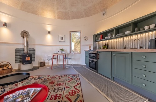 Parham Apartment | Extraordinarily converted grain stores - The Silos