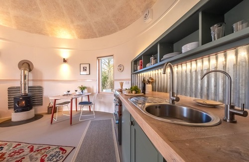 Parham Apartment | Extraordinarily converted grain stores - The Silos