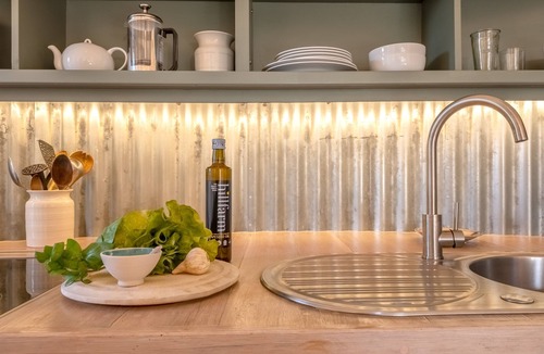 Parham Apartment | Extraordinarily converted grain stores - The Silos