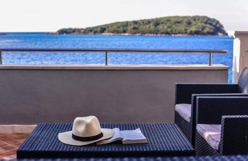 Molunat House | Extraordinary beach villa Becir