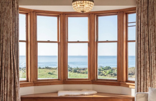 Pukehina Villa | Extraordinary Coastal Elegance. Unique Kiwi Experience.