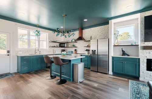 Mount Airy House | Extraordinary for Two | Stroll to Main St, Spa Shower, Soaking Tub, Hot Tub