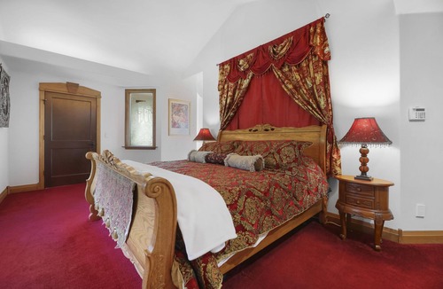 Monroe Other | Extraordinary Medieval Castle w/Life Size Dragons!