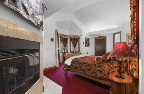 Monroe Other | Extraordinary Medieval Castle w/Life Size Dragons!