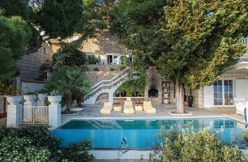 Lozica Villa | Extraordinary seafront villa with pool for up to 9 people