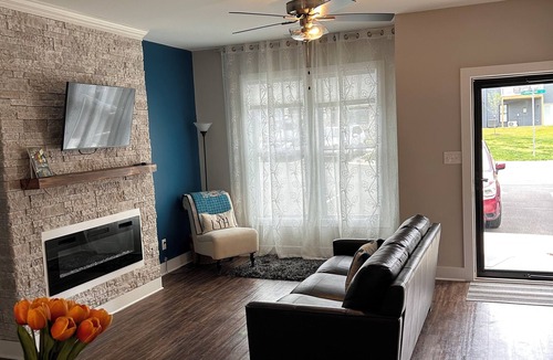 Naruna House | Extraordinary Women Conference at the Commons: Newer Build Townhome Available
