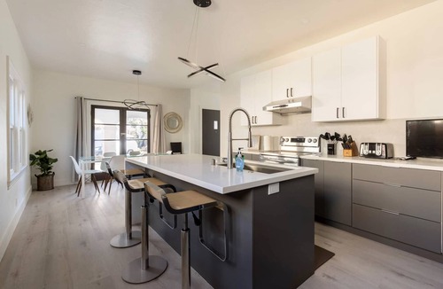 North Central Villa | Extravagant Modern Villa