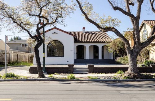 North Central Villa | Extravagant Modern Villa