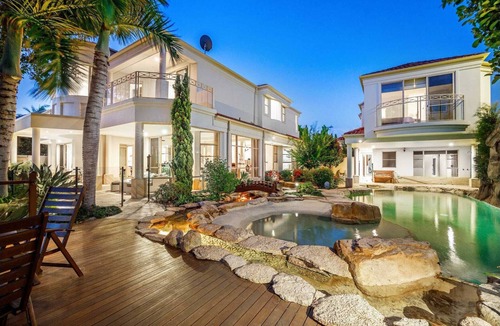 Gold Coast House | Extravagant Waterfront Home!