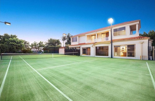 Gold Coast House | Extravagant Waterfront Home!