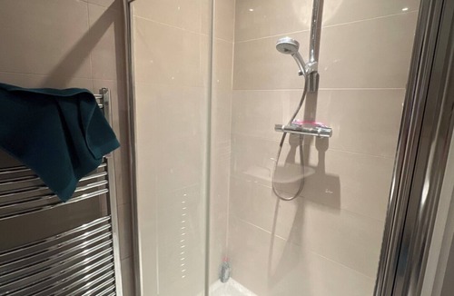 Abingdon Apartment | Extremely spacious apartment with amenities