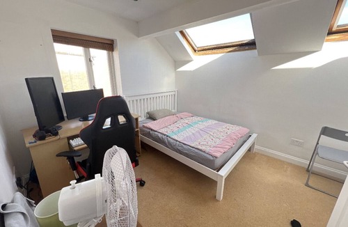 Abingdon Apartment | Extremely spacious apartment with amenities