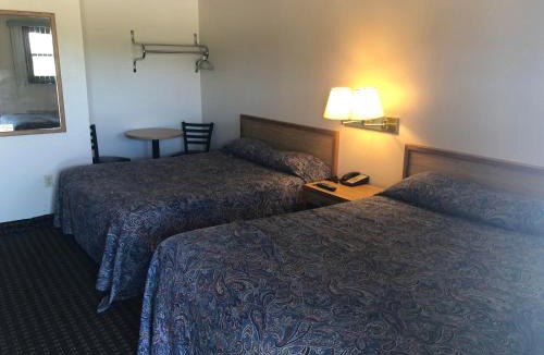 Wauksaukee Hotel | Exxon Quik Stop & Motel