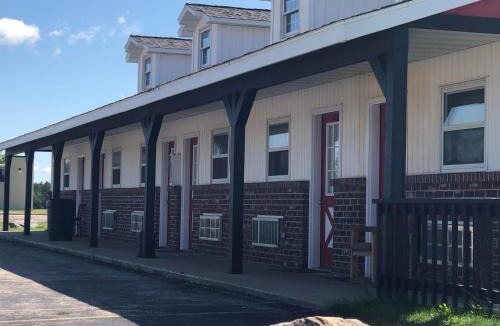 Wauksaukee Hotel | Exxon Quik Stop & Motel