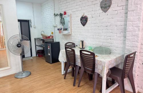 Kampung Ru Muda House | Eyka Studio Roomstay