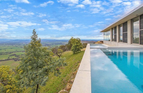 Murmungee House | Eyrie - Beechworth Retreat