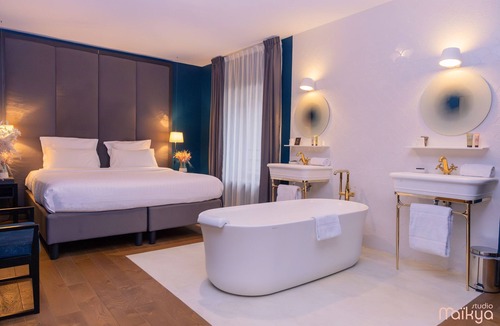 Montlivault Hotel | Ezia