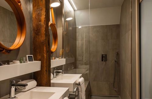 Montlivault Hotel | Ezia