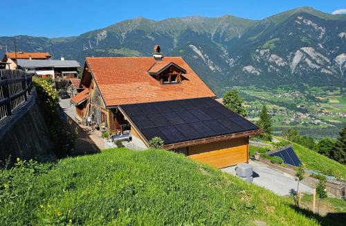 Sarn Apartment | Försterhaus Dalin Ferienwohnung Schweizer Alpen