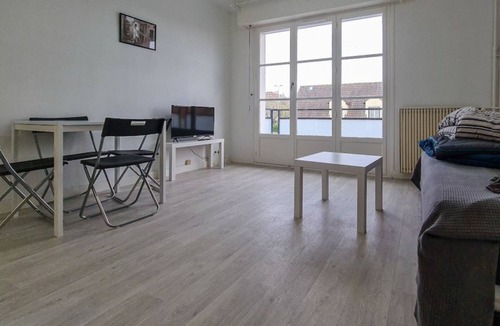 Trappes Apartment | F 2 . e. With balcony Near Versailles