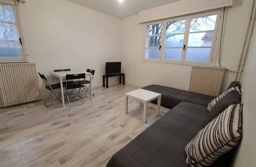 Trappes House | F 2. y. Close to Versailles