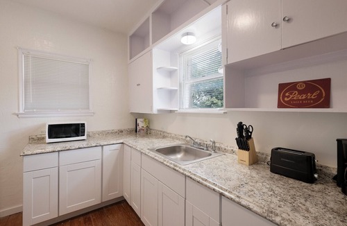Monticello Park Apartment | F1 30% OFF Updated, Cozy & Clean Fast WiFi 2BR/2BA Monthly Rental
