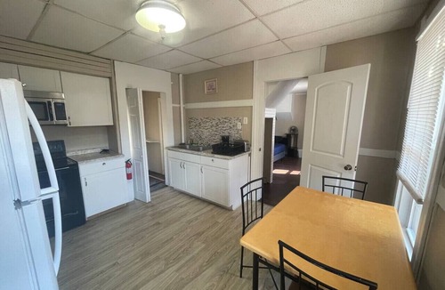 Downtown Syracuse Apartment | (F1) Convenient 3br Syracuse University apartment