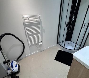 Anatole France Danton Apartment | F1 Cosy 1