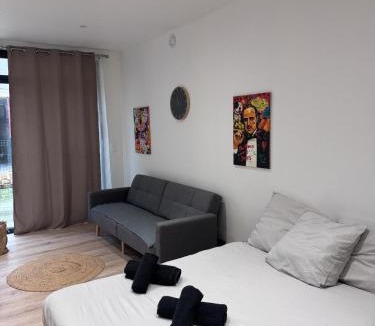 Anatole France Danton Apartment | F1 Cosy 1