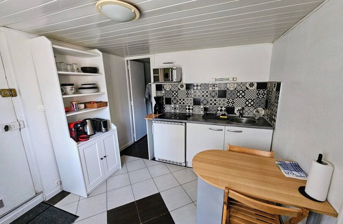 Downtown Le Havre Apartment | F1 Grand City Centre, Strasbourg Blv, Bath/shower and washing machine