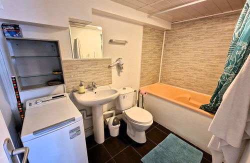 Downtown Le Havre Apartment | F1 Grand City Centre, Strasbourg Blv, Bath/shower and washing machine