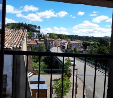 Aubenas Apartment | F1 pont d aubenas 45m2 proche commerces